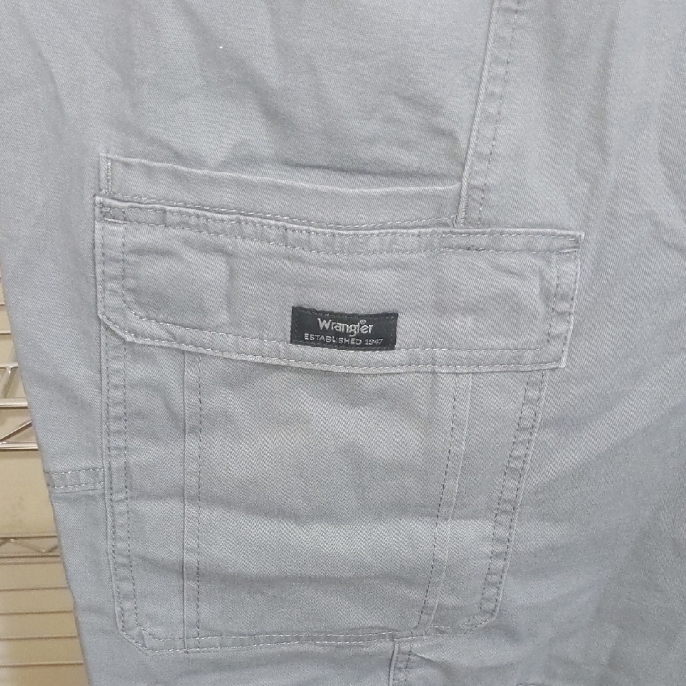 Wrangler Men's Cargo Shorts in Charcoal - Picture 3 of 5